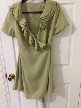 NWT Cupshe Women's Green Ruffle Wrap Dress